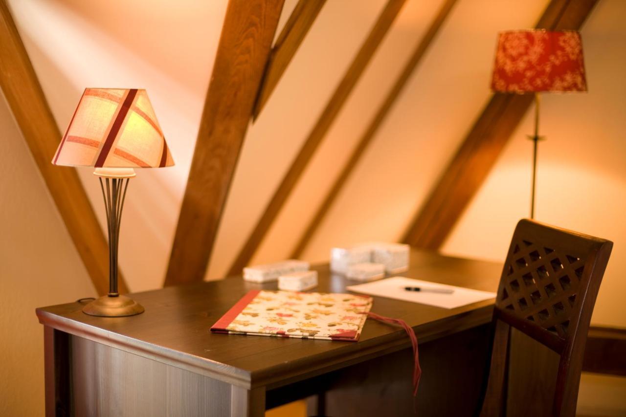 Gasthaus Und Pension "Zum Hauenden Schwein" Wörlitz Δωμάτιο φωτογραφία